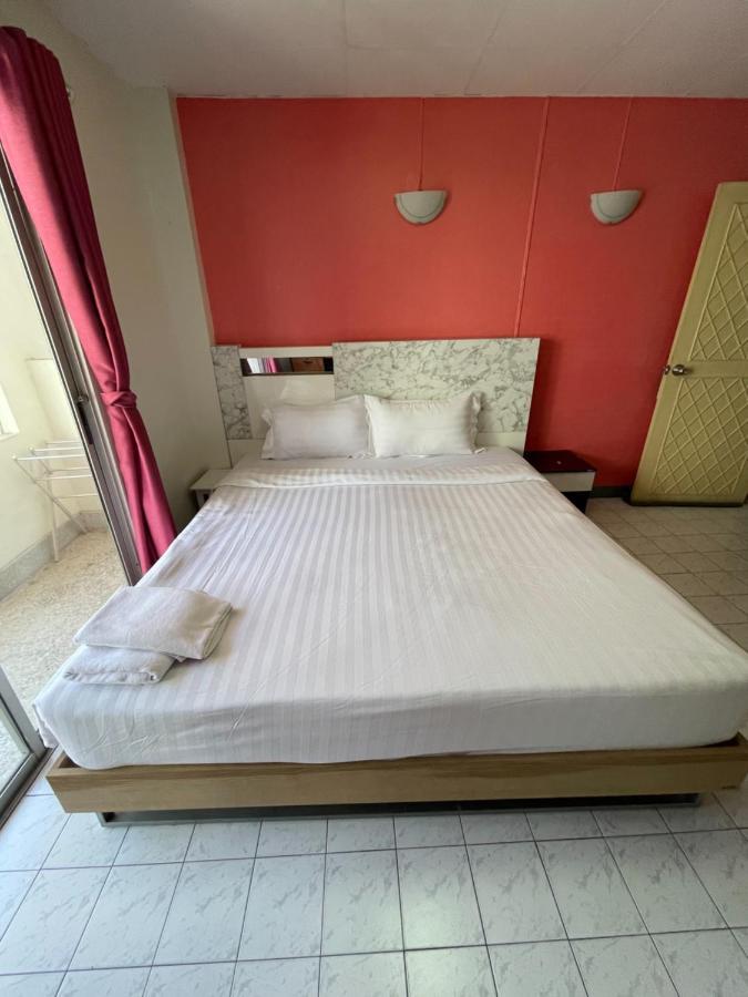 D.D. Inn Beach Guesthouse Pattaya Eksteriør billede