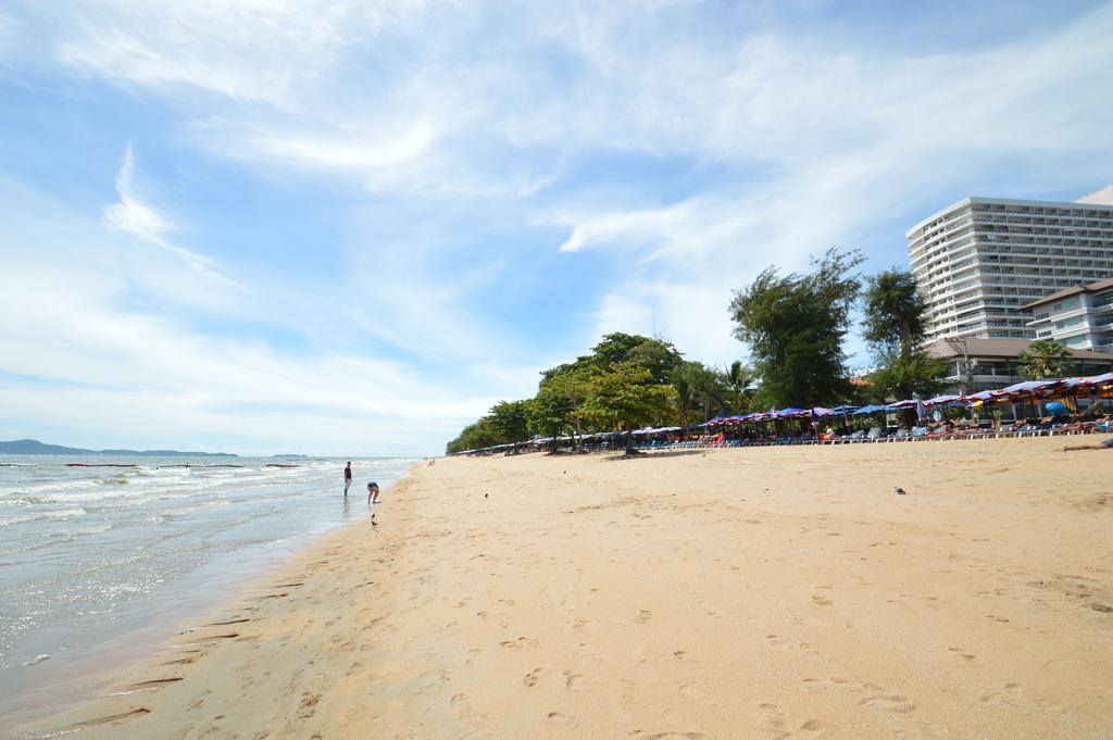 D.D. Inn Beach Guesthouse Pattaya Eksteriør billede